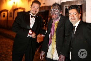 Pablo y Miguel con zombie