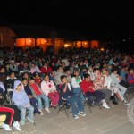 Público infantil proyección al aire libre Público infantil proyección al aire libre